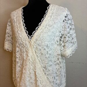 Torrid Ivory Floral Top Size 1 Lace Surplice V-Neck Smocked Hem Blouse Top Plus